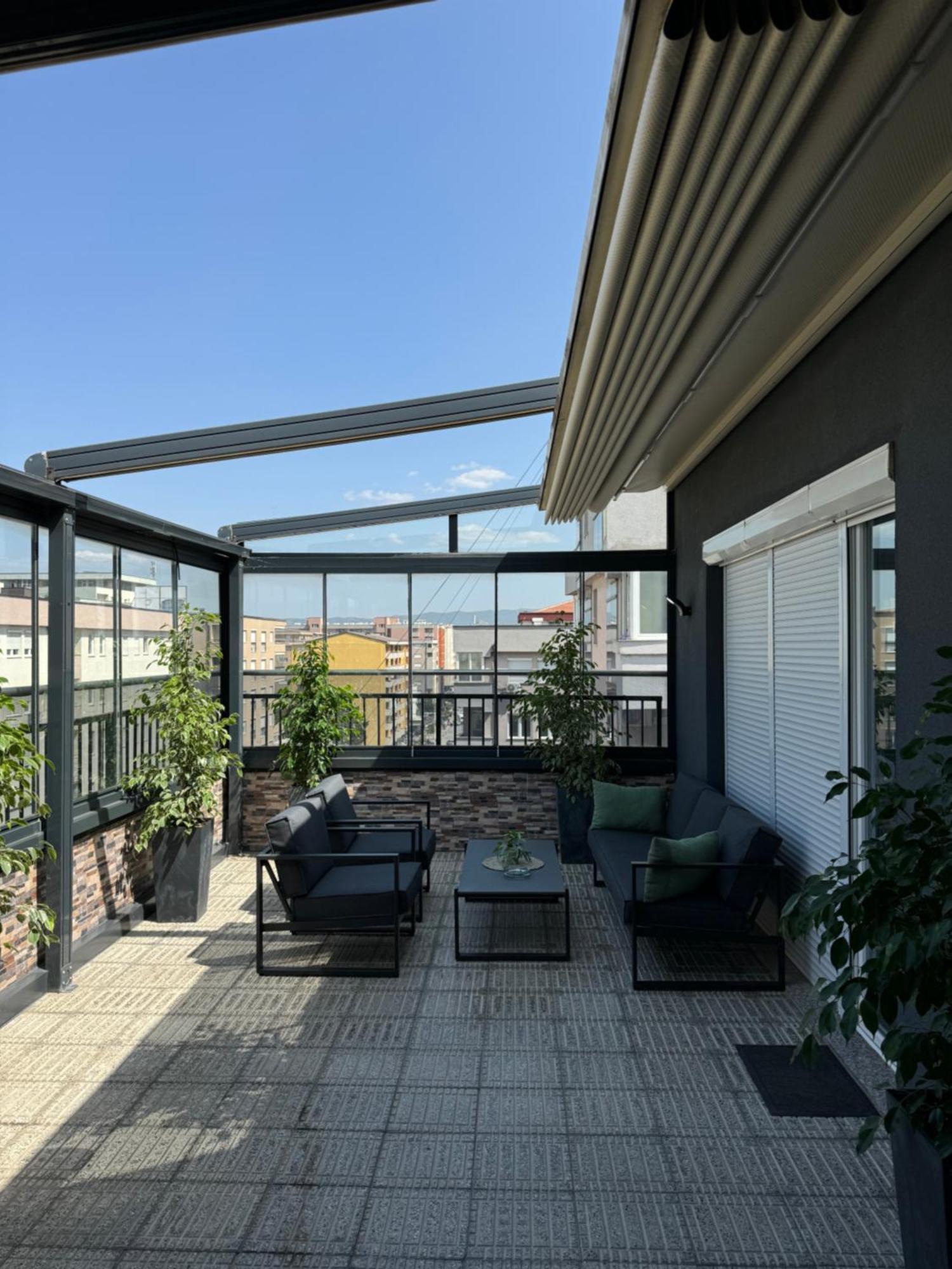Penthouse Exclusive Apartment Pristina Exterior photo